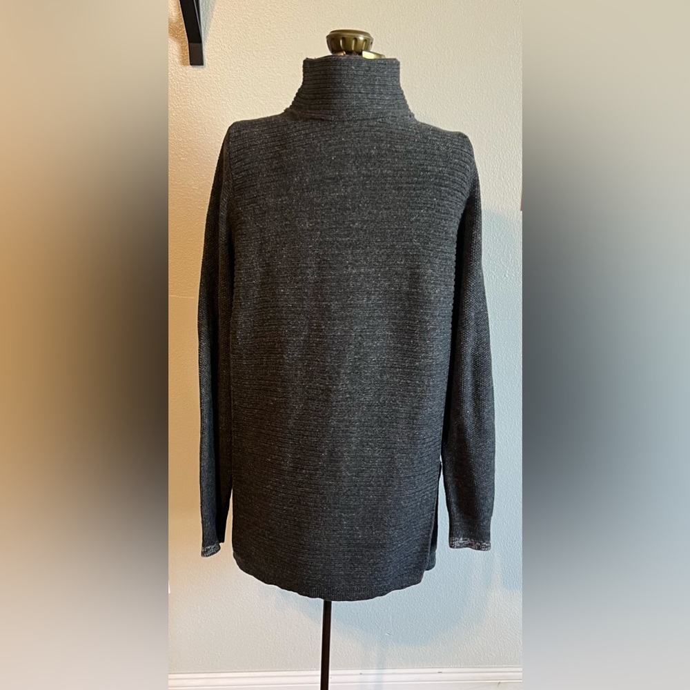 Woolrich women’s turtle neck knit gray  sweater size large